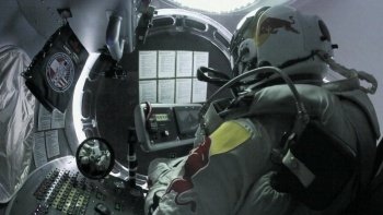 太空跳伞: 牛人背后的故事[BBC] 2012.BluRay.1080p.DTS.x264-CHD 8.7G-17.jpg