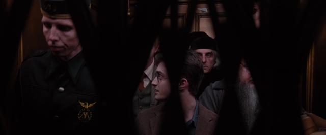 哈利·波特与凤凰社/哈5 Harry.Potter.and.the.Order.of.the.Phoenix.2007.1080p.BluRay.x264.DTS-X.7.1-SWTYBLZ 11.66GB-5.png