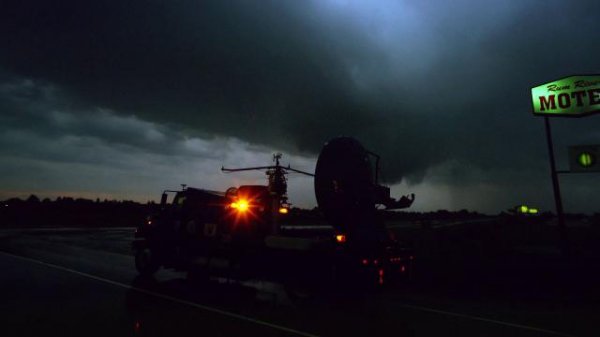 追击龙卷风/追击龙卷风 Tornado.Alley.2011.1080p.BluRay.x264.DTS-SWTYBLZ 5.57GB-5.jpg