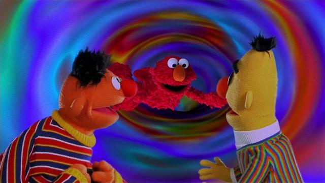 艾莫奇遇记/Elmo历险记 The.Adventures.Of.Elmo.In.Grouchland.1999.1080p.WEBRip.x264-RARBG 1.40GB-4.png